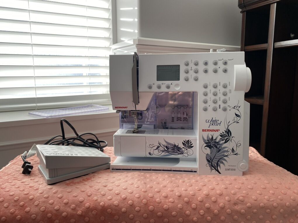 Bernina White Pearl Seeing Machine - Limited Editi