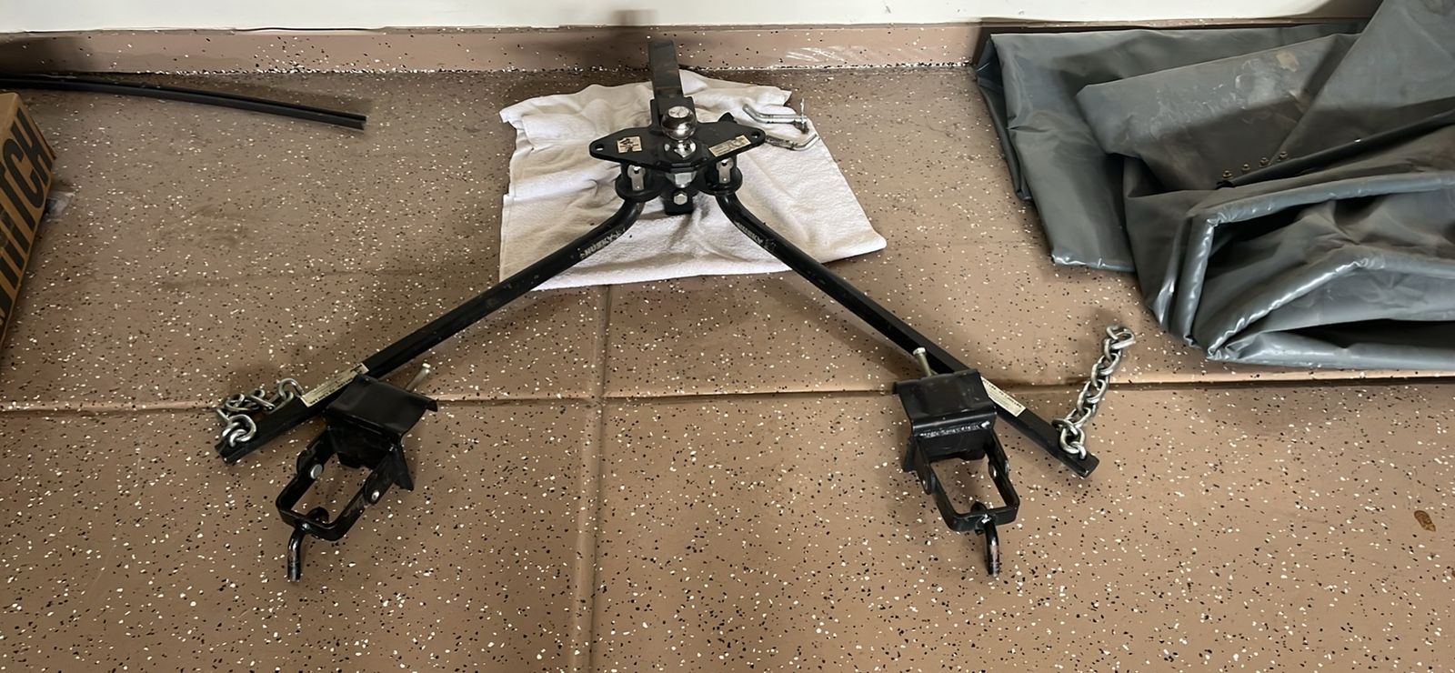 Husky Round Bar Weight Distribution Hitch System with 2-5/16" Ball & Spring Bars