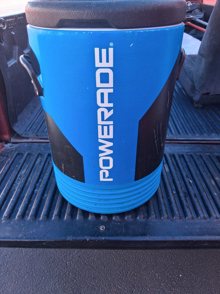 Cool Powerade 12 Gallon Cooler Great Condition!