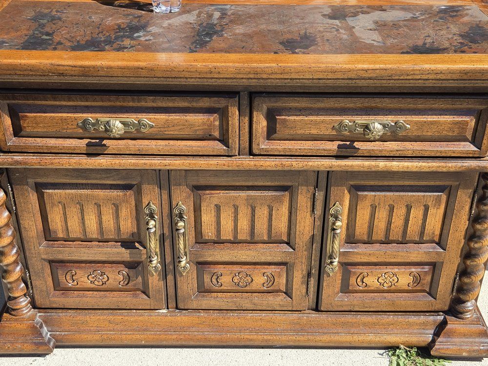 Vintage dresser / sideboard / tv stand