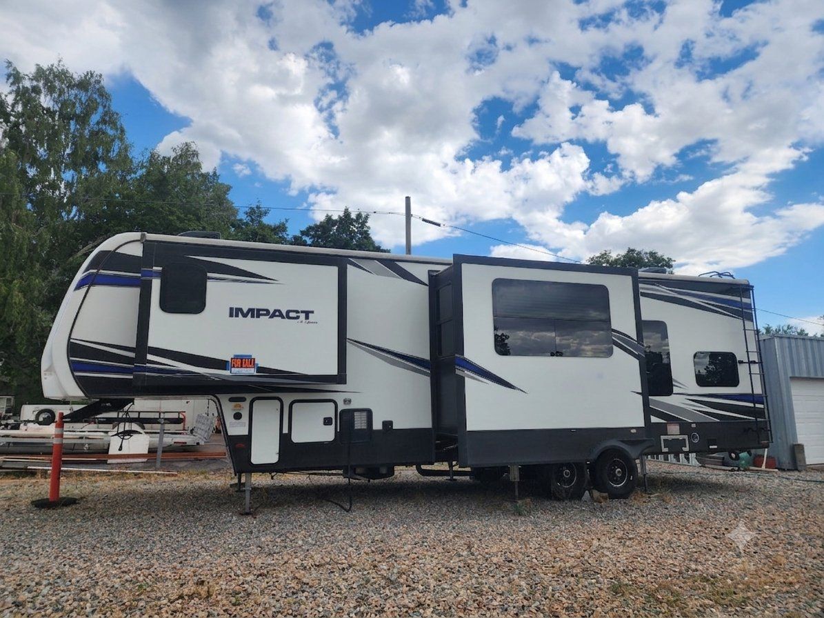 Keystone Impact Fifth Wheel Toy Hauler RV