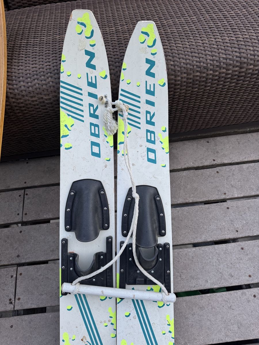 Wood waterskis