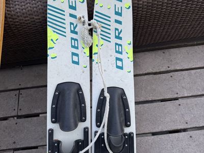 Wood waterskis