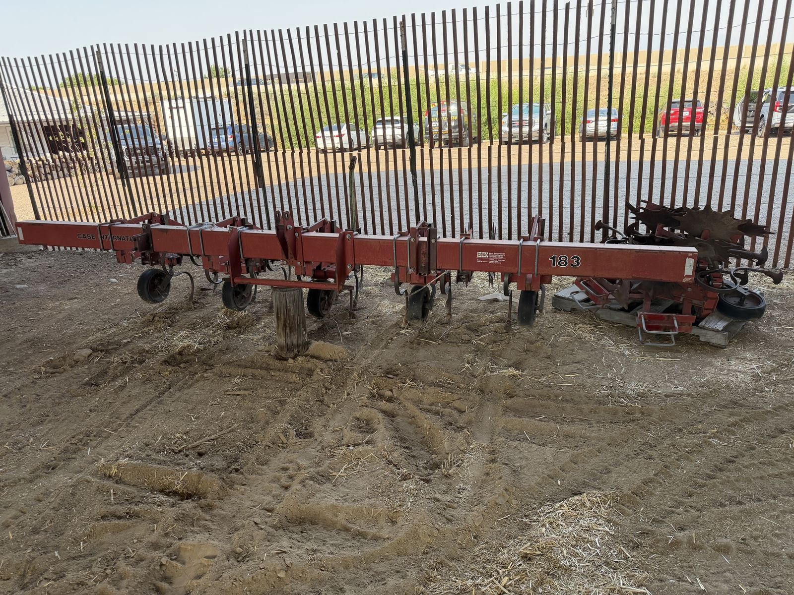Case 185 6-row cultivator