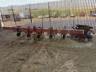 Case 185 6-row cultivator