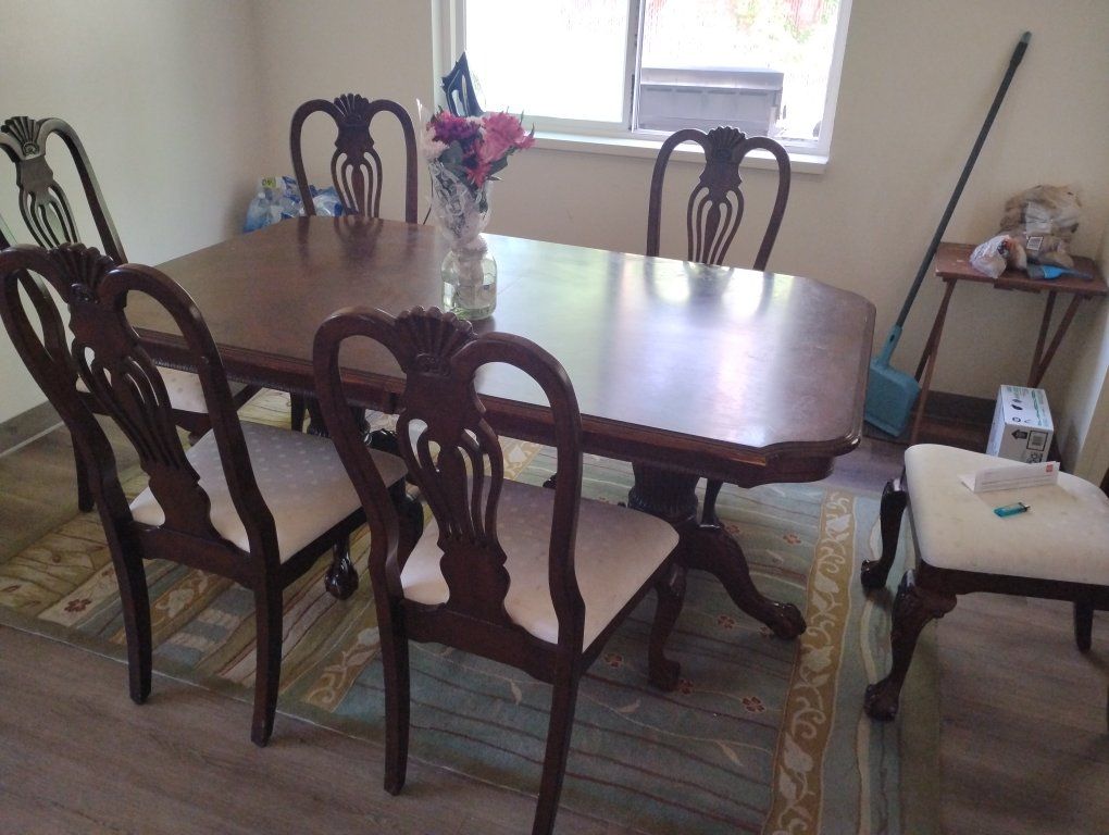 kitchen table 7 piece masking 650 or best offer
