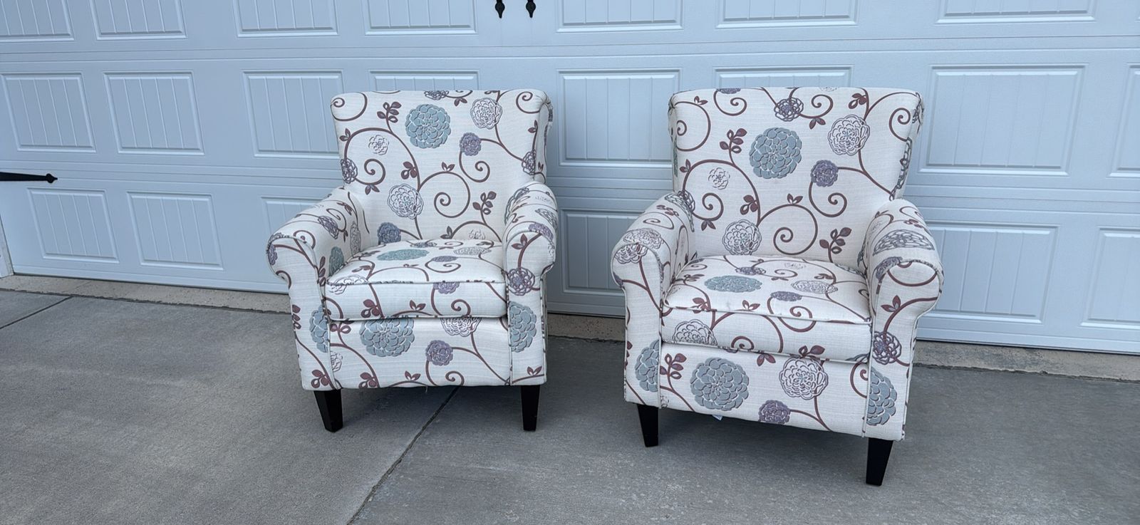 Set of two matching accent chairs