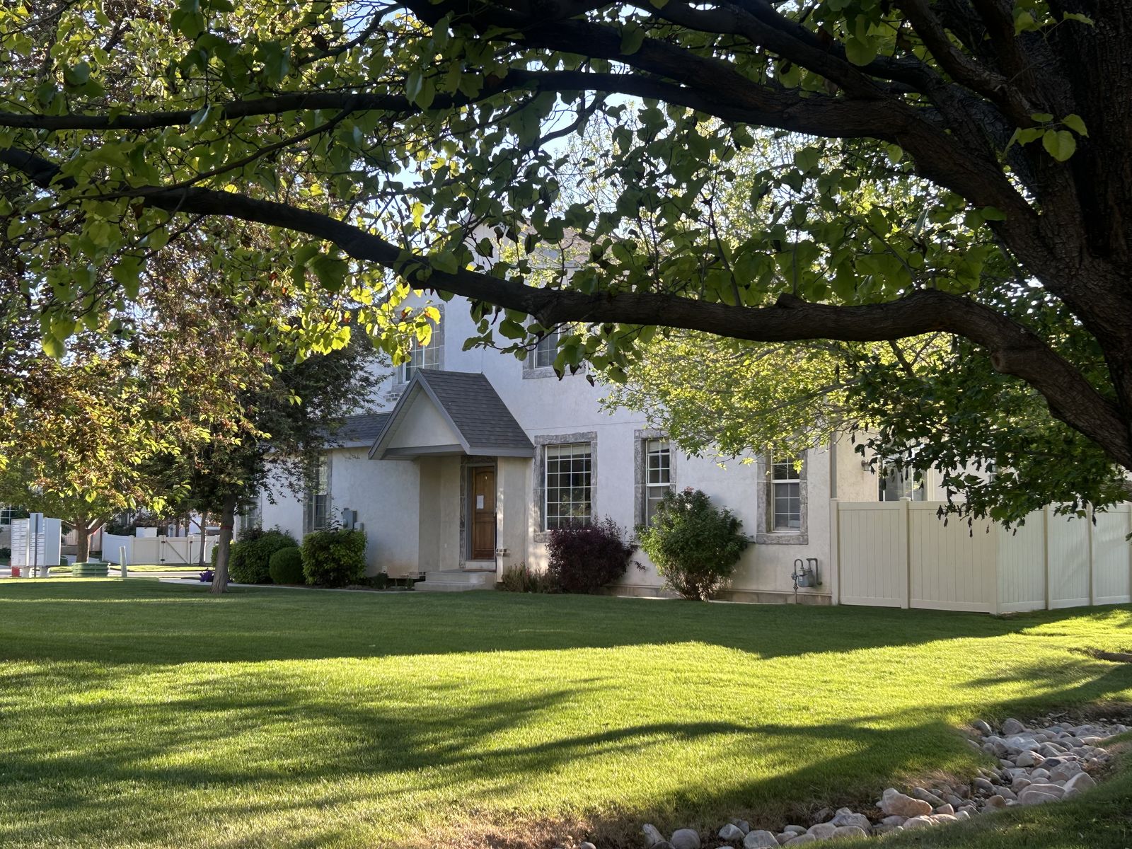 3 bedroom 2 bath Townhouse