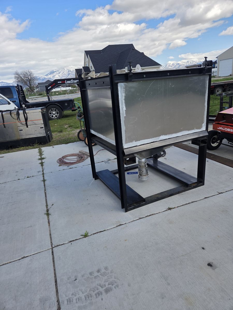 Hopper sand grain salt cement corn