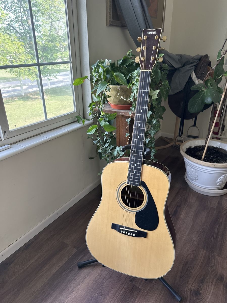 Yamaha Acoustic Guitar