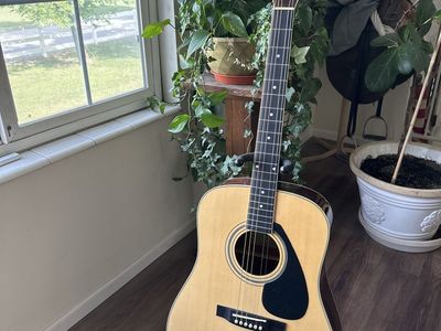 Yamaha Acoustic Guitar