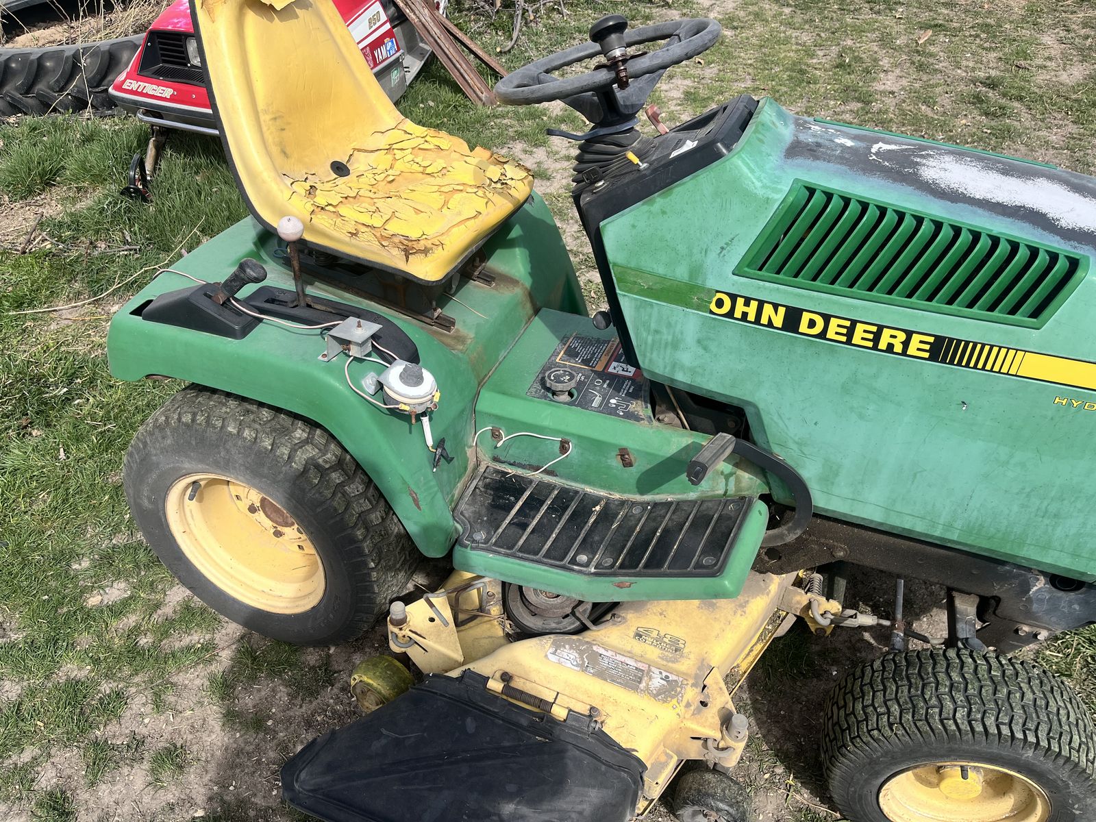 John Deere 320 Mower/Garden Tractor