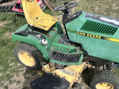 John Deere 320 Mower/Garden Tractor