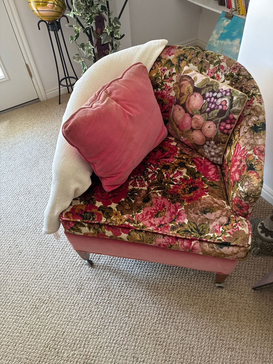 Vintage barrelback/tub chair
