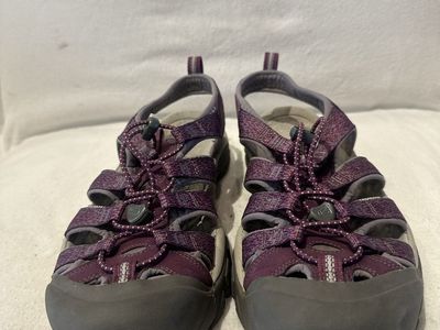 Keen women’s size 11 purple/grey lightly used hiking sandals