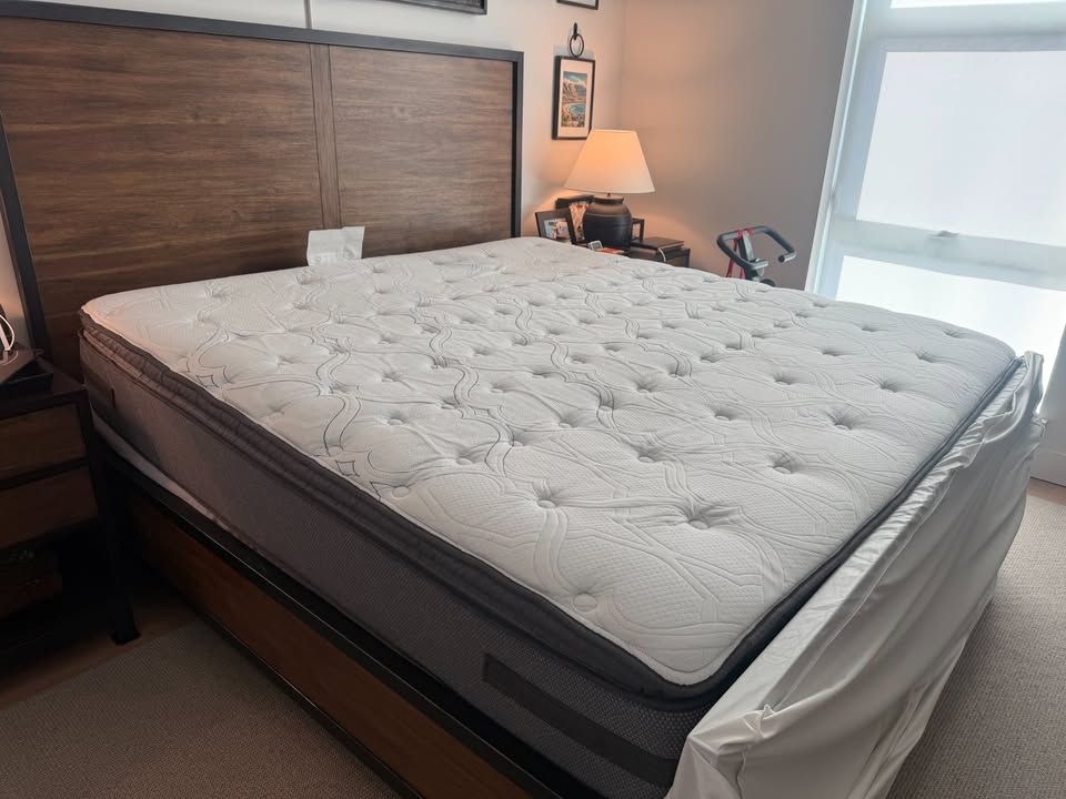 King Mattress and Box Spring (Sealy Posturepedic)