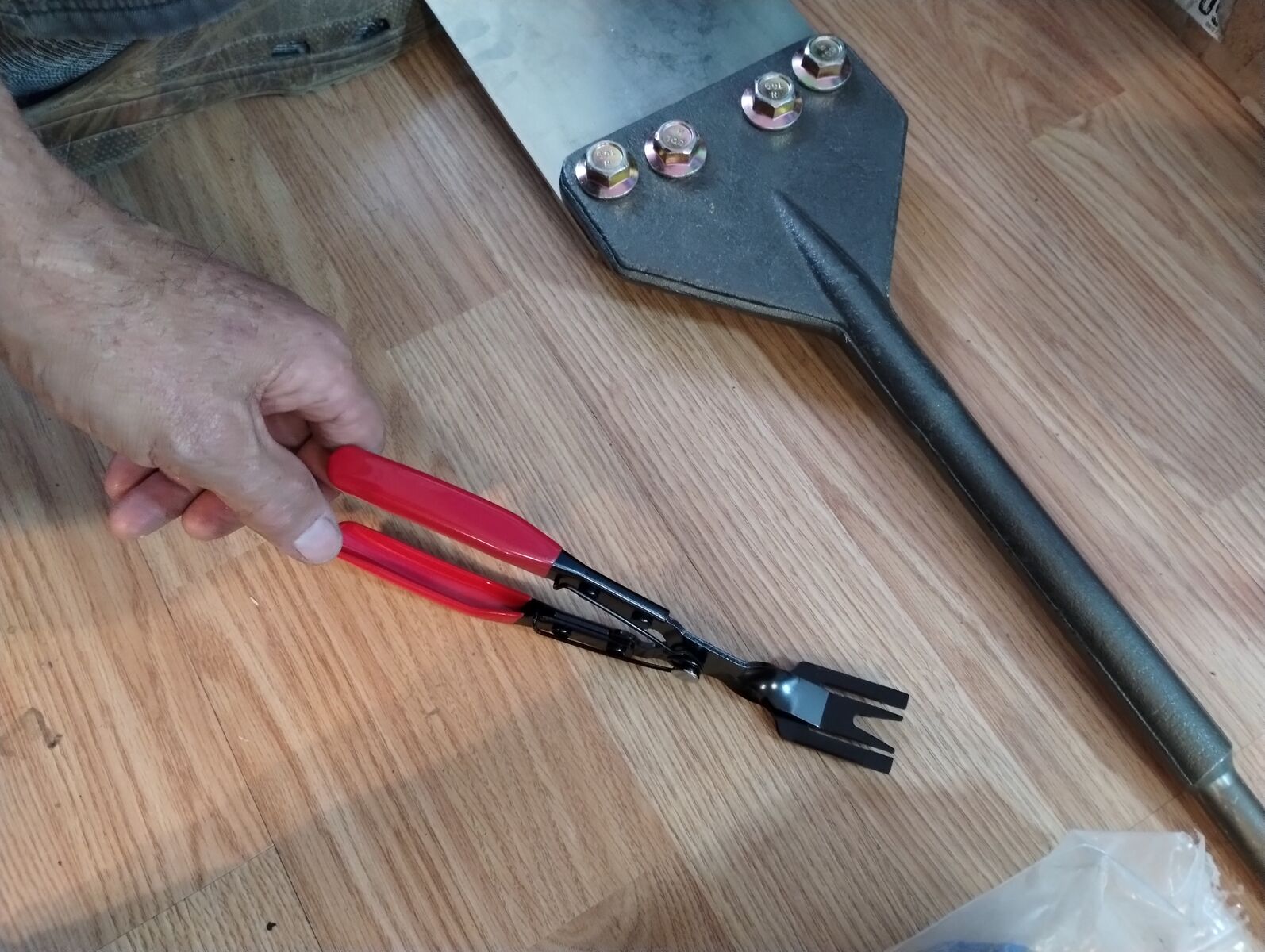 AUTO PANLE CLIP TOOL 10$