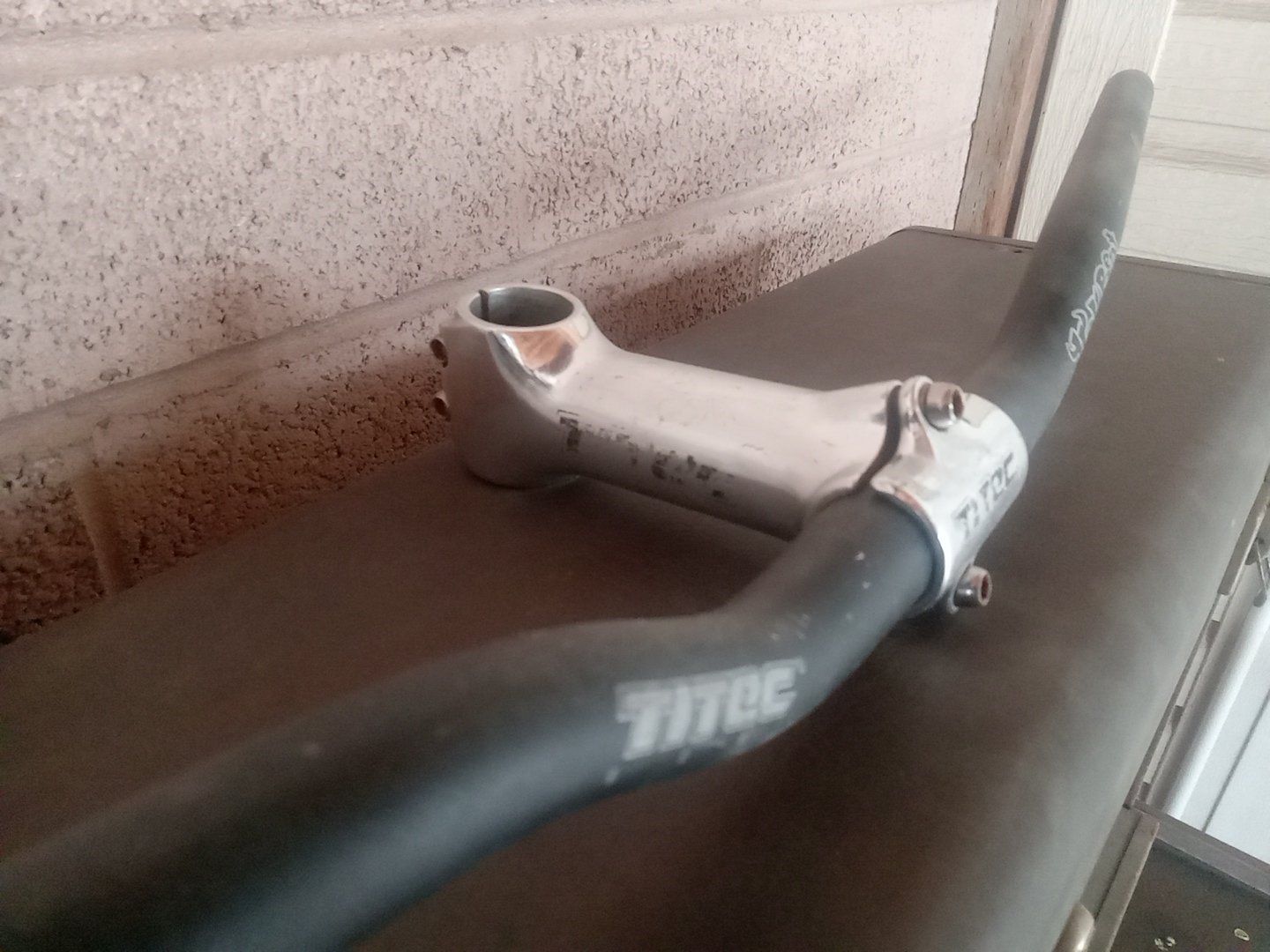 Titec Hellbent 24.5mm hi rise aluminum handlebar