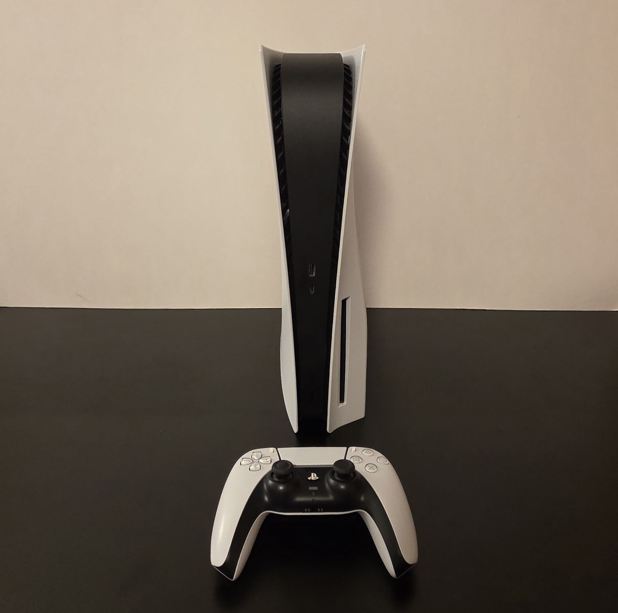 Super clean PS5 Disc console + 1TB extra storage (Samsung SSD)