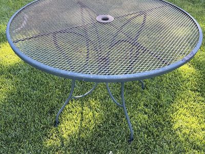 Woodard Round Mesh Patio Table