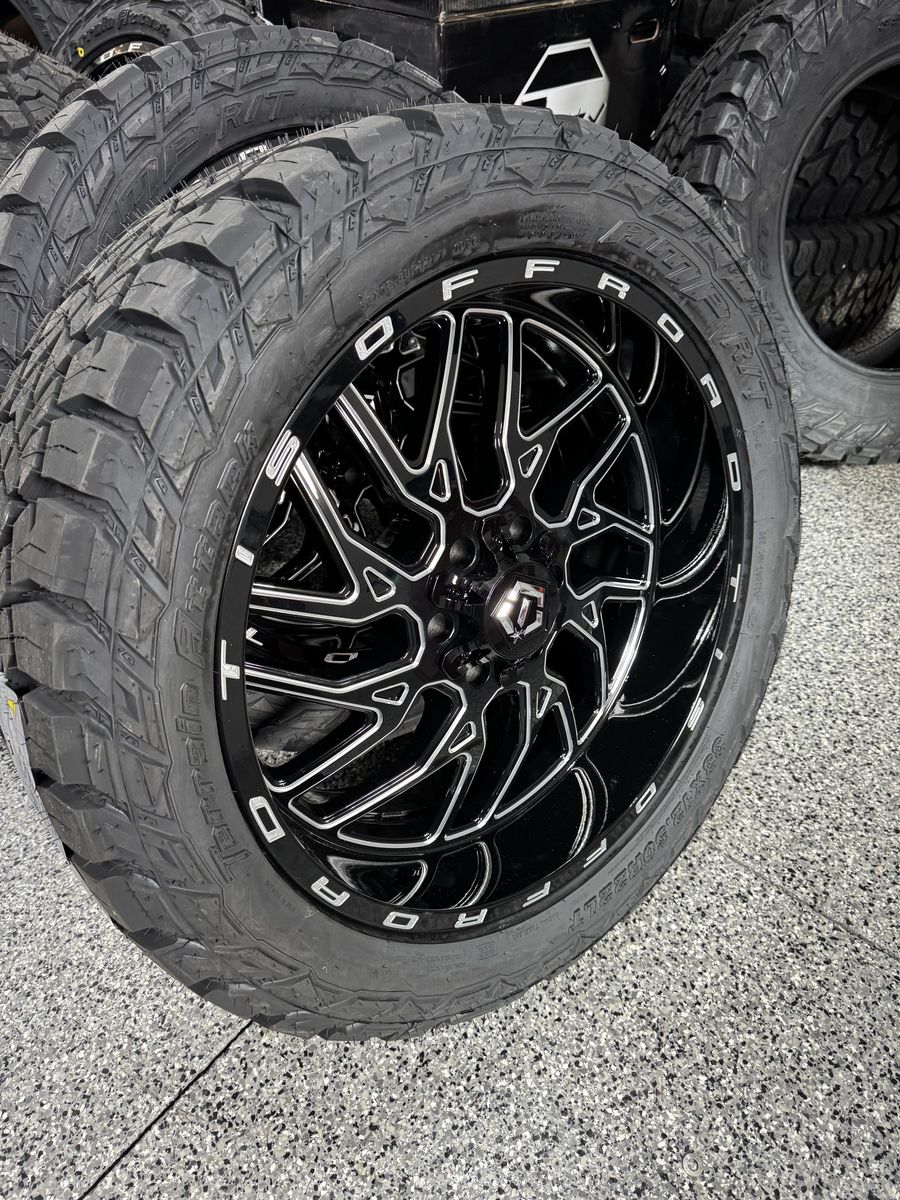 6x135 / 6x5.5 TIS 544BM 22x10/33 AMP RT