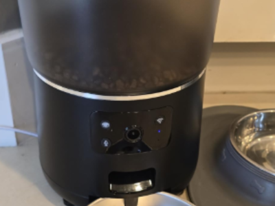 New in box Automatic Cat Feeder with Camera