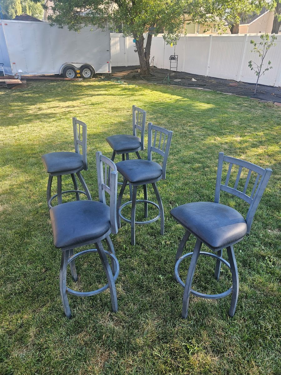 Bar stool