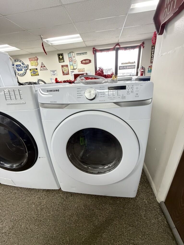 BEAUTIFUL SAMSUNG FRONT LOAD ELECTRIC DRYER