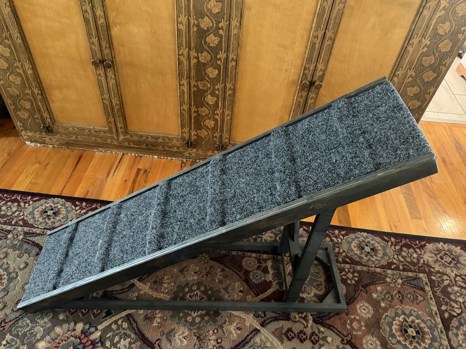 Adjustable Wooden Pet Ramp with Carpeted Non-Slip Tread