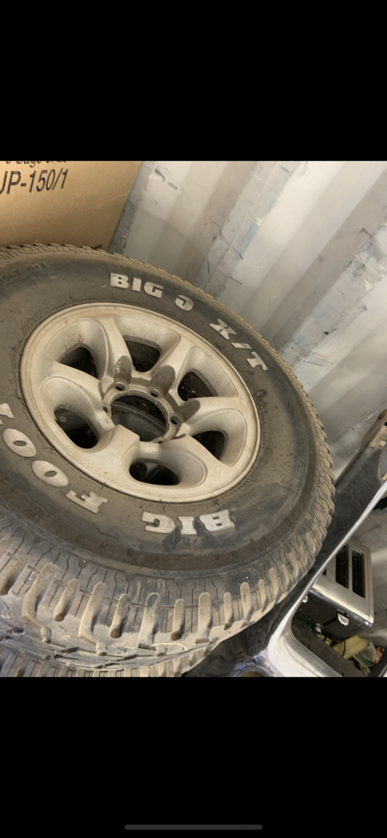 studded snow tires set 33x16x10