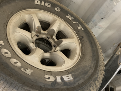 studded snow tires set 33x16x10