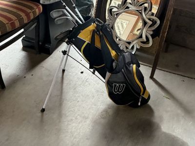 YOUTH (8-10) LEFTY Wilson Golf Bag with Stand, Black and Yellow, Used Golf Clubs Included