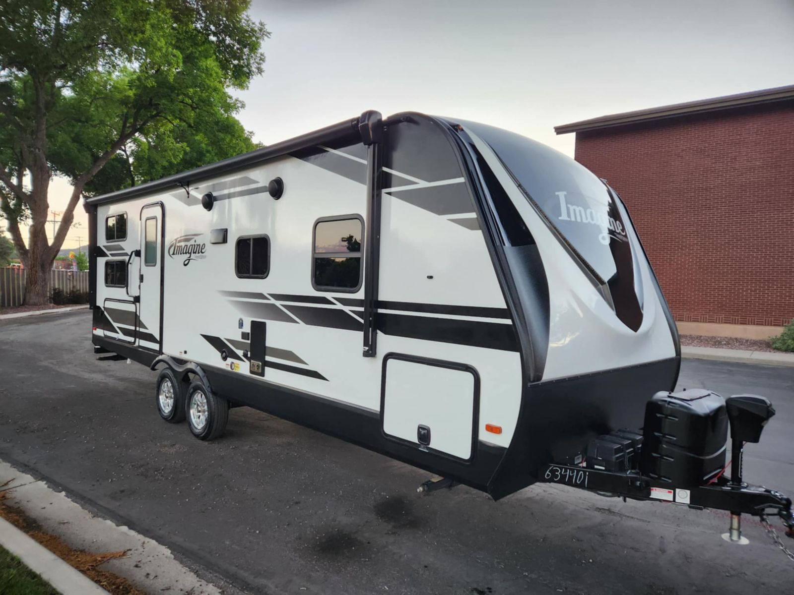 2022 Grand Design Imagine 2400BH travel trailer