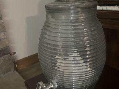 Glass Beverage Dispenser with Spigot and Lid