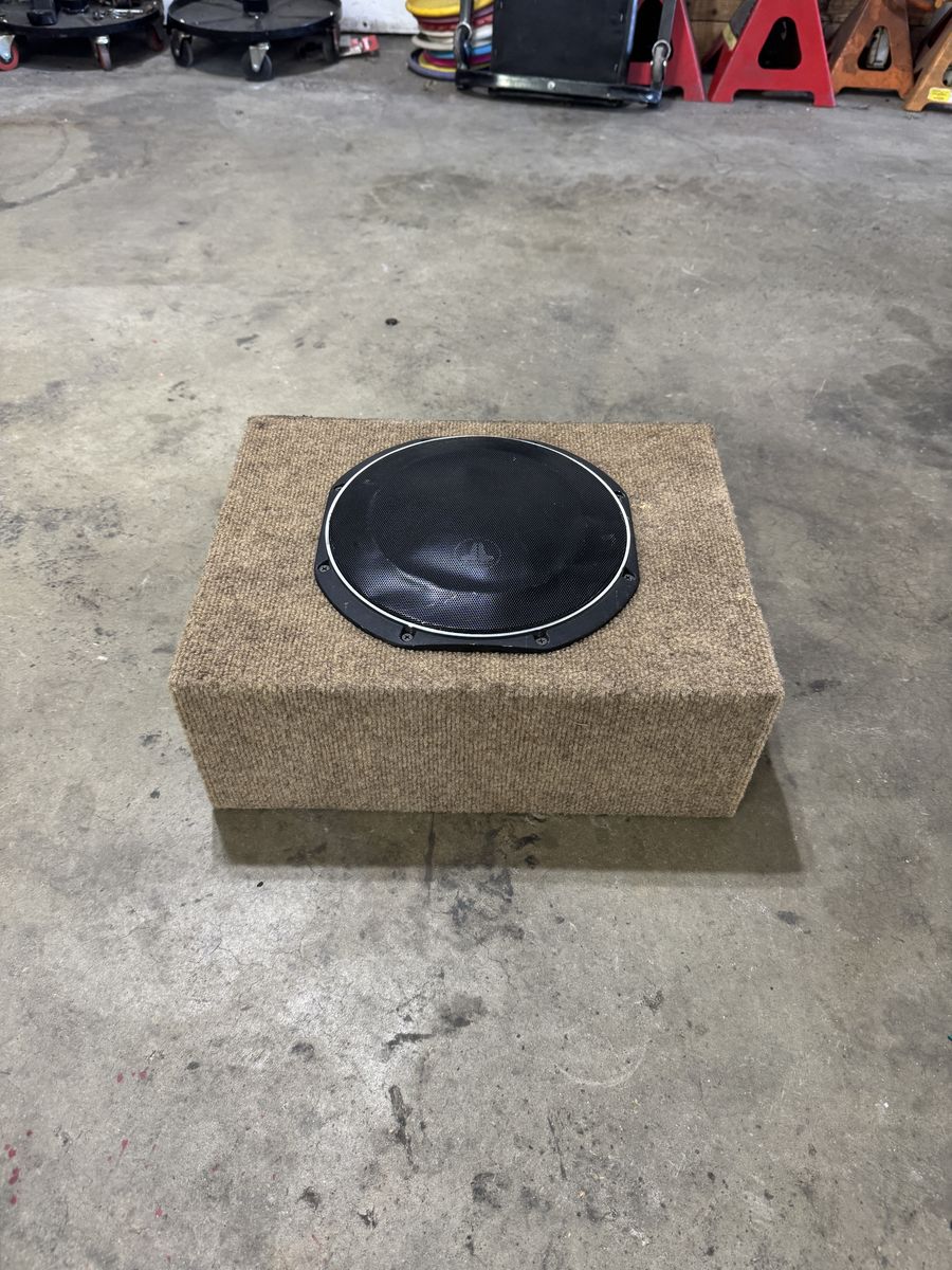 JL audio TW1 10-2 subwoofer/box