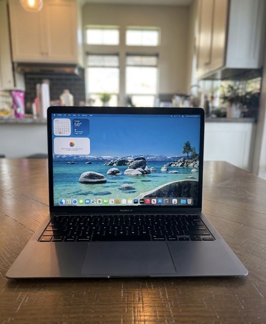 LIKE NEW M1 MacBook Air 2020
