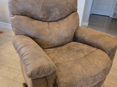 La-Z-Boy Rocker Recliner - Excellent Condition