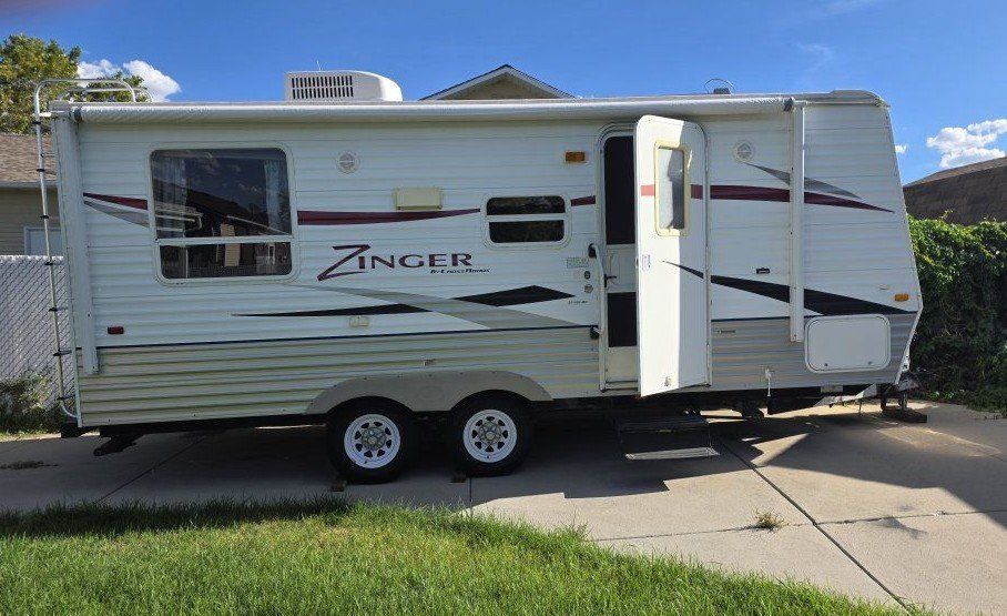 2010 CrossRoads Zinger ZT-190-RD Travel Trailer - Excellent Condition