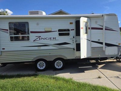 2010 CrossRoads Zinger ZT-190-RD Travel Trailer - Excellent Condition