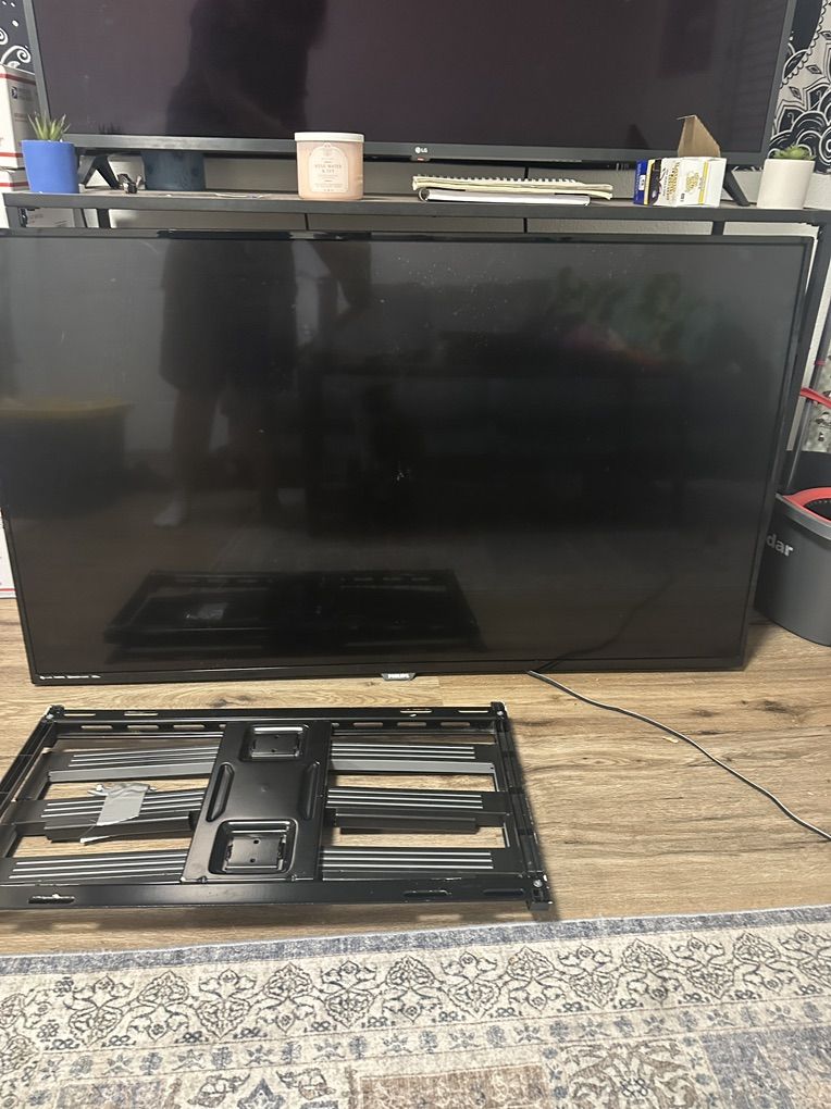 50 Inch TV, TV Mount