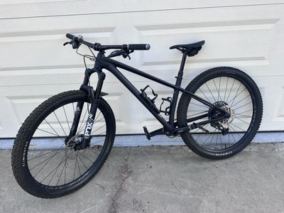 2022 Specialized Fuse Expert 29 — Size M — Excellent + Upgrades