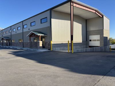 Flex spaces in excellent Layton location