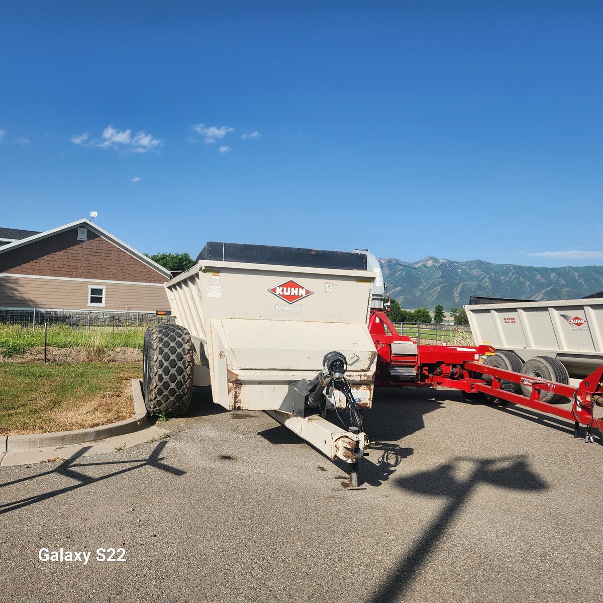 USED Kuhn Side discharge manure slinger