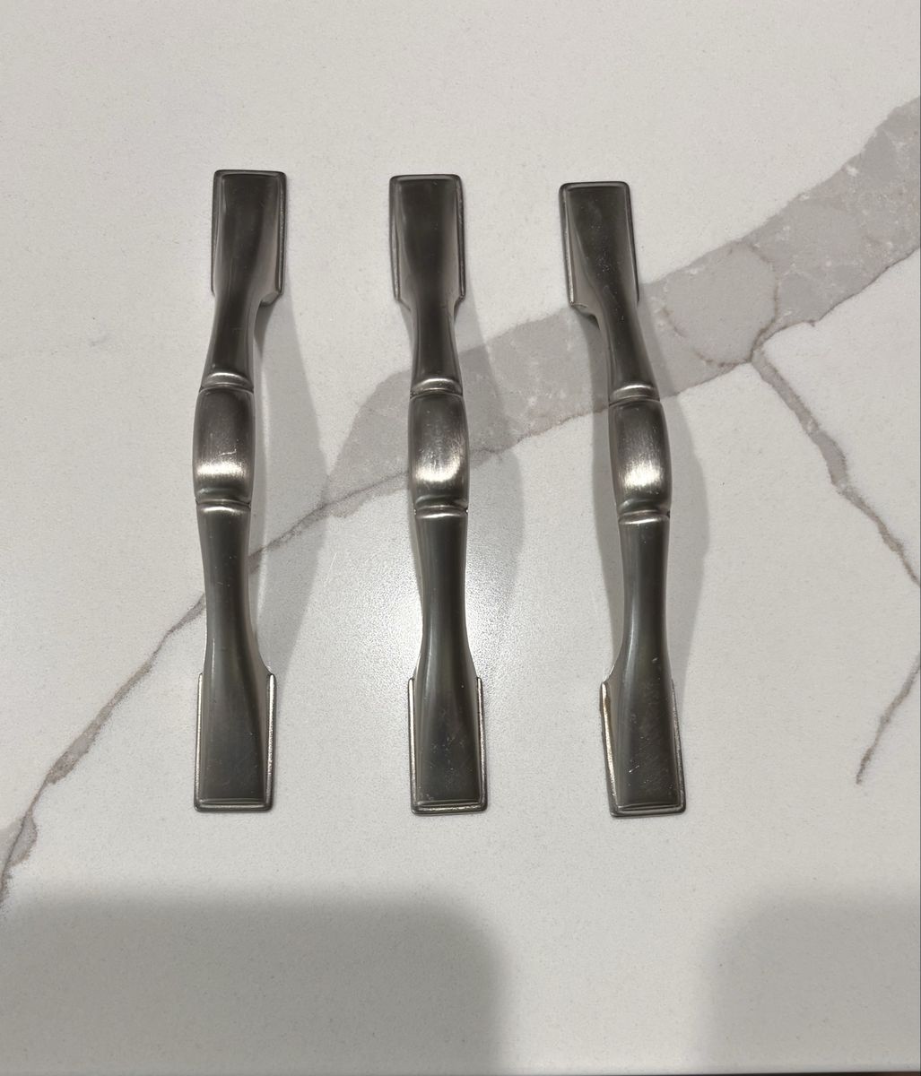 Cabinet/drawer pulls