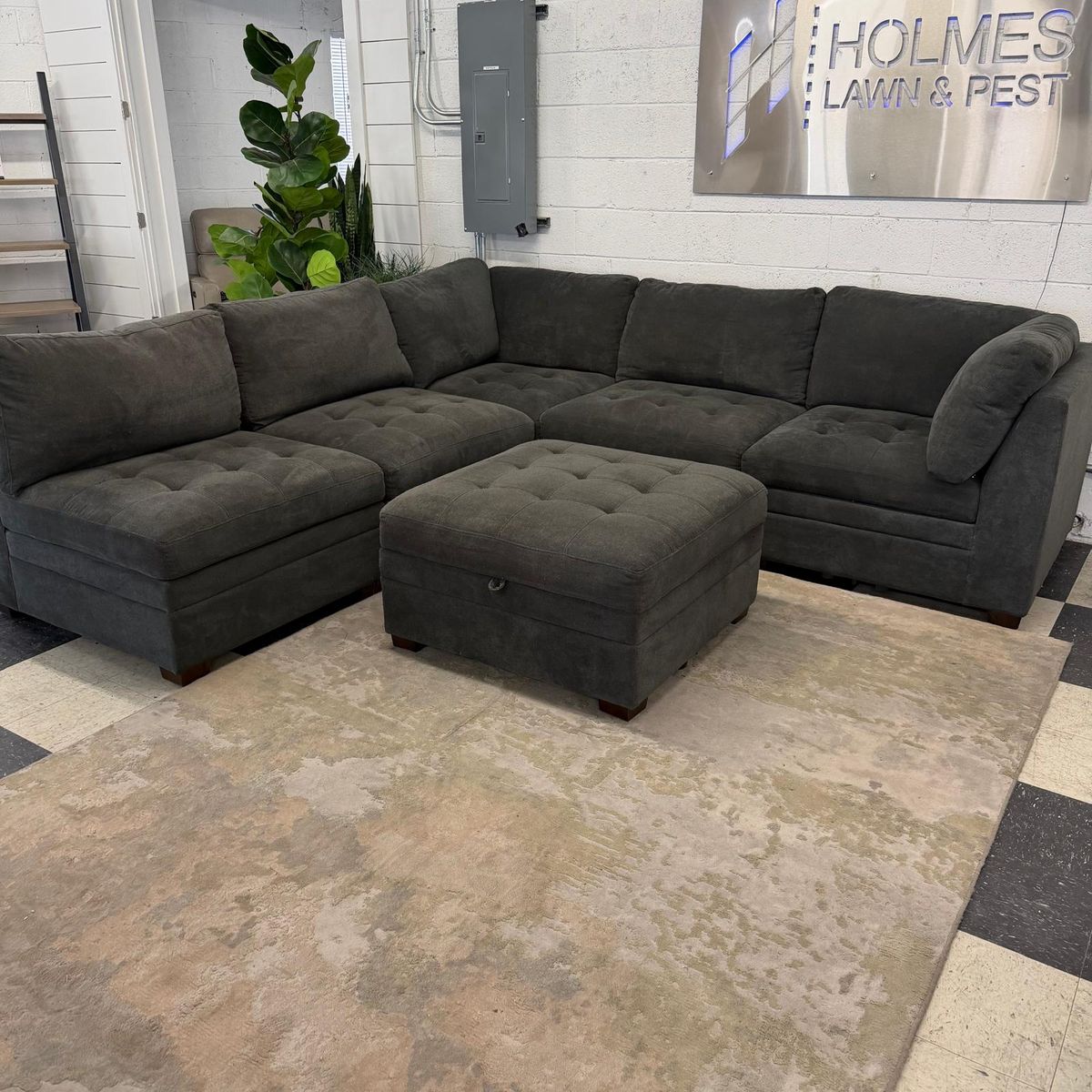 COSTCO THOMASVILLE TISDALE MODULAR SECTIONAL 6-PIECE DARK GRAY WITH STORAGE OTTOMAN!!