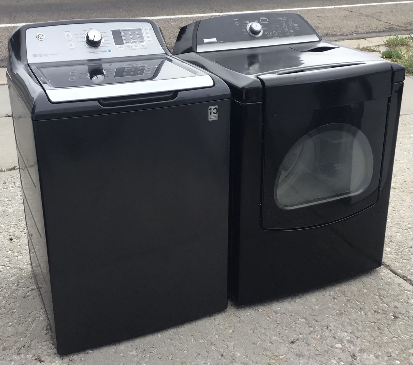 GE Top Load super capacity Washer & Maytag Electric extra large capacity Dryer. Beautiful Black Finish. Includes free delivery!