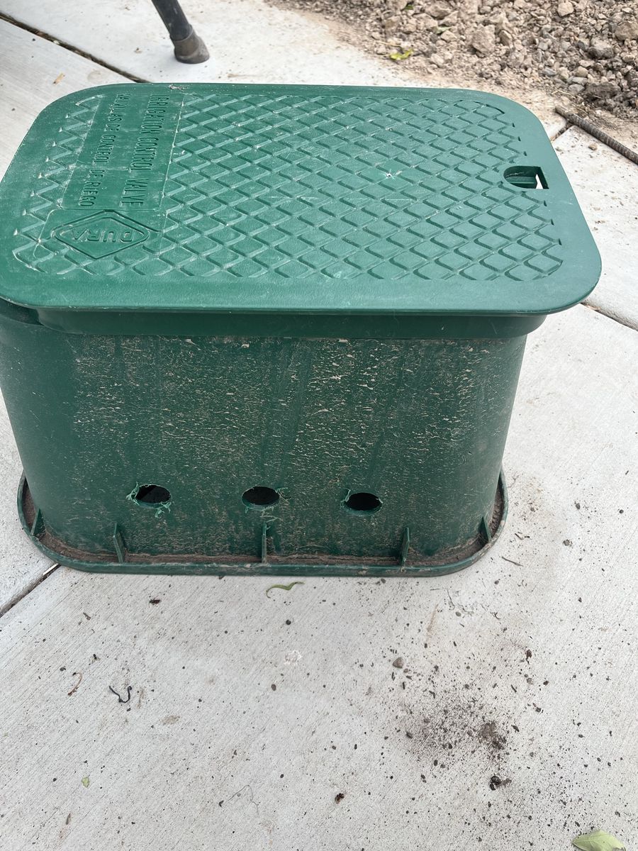 Sprinkler valve box
