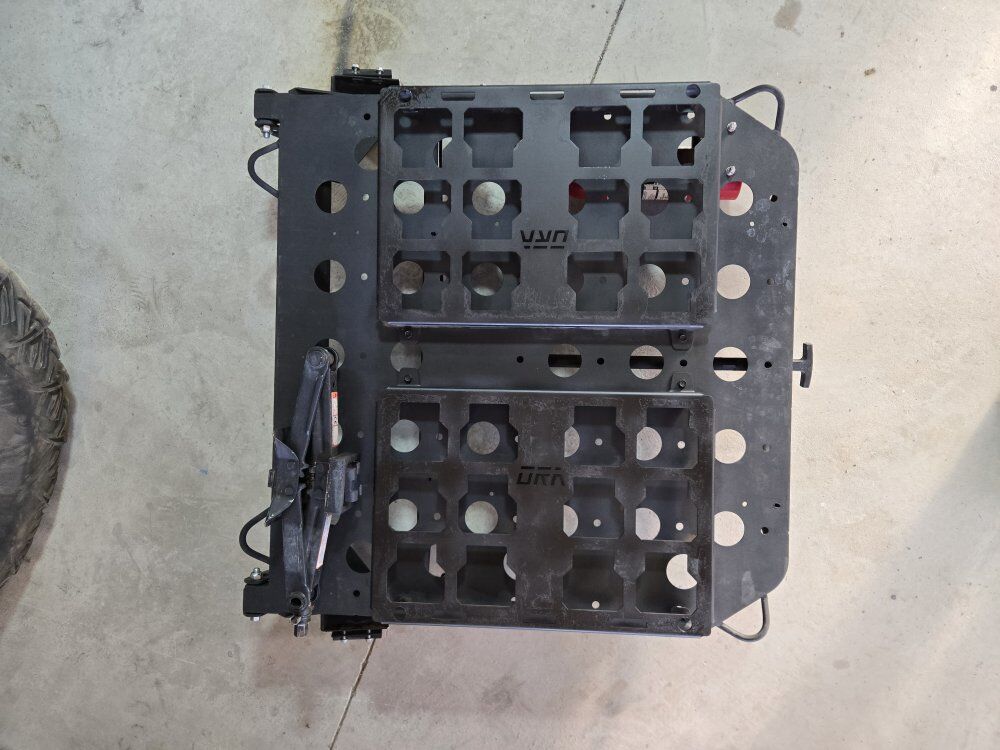 Polaris Pro R spare tire carrier/packout