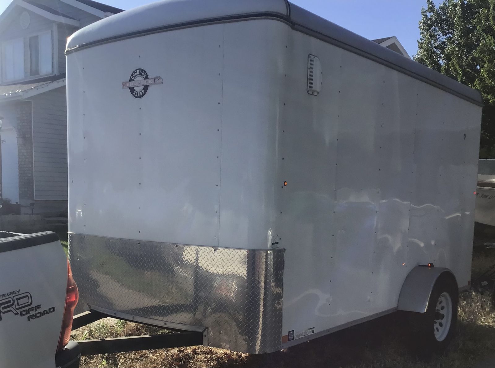 6x12 ENCLOSED CARGO TRAILER- SINGLE AXLE WHITE- READY TO WORK !!! ALL LIGHTS WORKING, ALMOST NEW TIRES. GREAT BUY!!!
