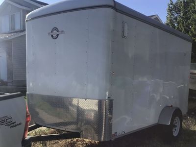 6x12 ENCLOSED CARGO TRAILER- SINGLE AXLE WHITE- READY TO WORK !!! ALL LIGHTS WORKING, ALMOST NEW TIRES. GREAT BUY!!!